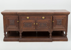 картинка Старинный комод салоне старинных вещей "Шебби" являющийся официальным дистрибьютором в России и Беларуси