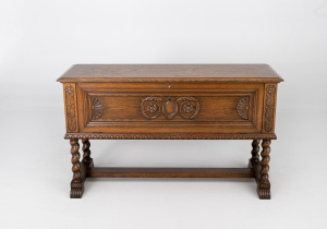 картинка Старинный комод салоне старинных вещей "Шебби" являющийся официальным дистрибьютором в России и Беларуси