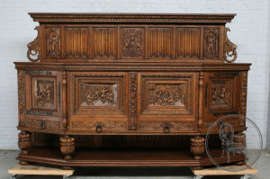 картинка Антикварный комод салоне старинных вещей "Шебби" являющийся официальным дистрибьютором в России и Беларуси