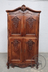 Старинный ореховый шкаф для одежды с резной короной код. BE4165235