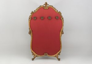 картинка Антикварная вешалка салоне старинных вещей "Шебби" являющийся официальным дистрибьютором в России и Беларуси