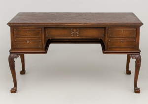 картинка Старинный письменный стол салоне старинных вещей "Шебби" являющийся официальным дистрибьютором в России и Беларуси