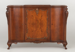 картинка Старинный комод салоне старинных вещей "Шебби" являющийся официальным дистрибьютором в России и Беларуси