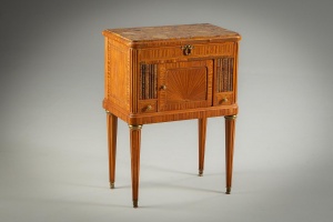 картинка Антикварный комод с мраморной внутренней частью салоне старинных вещей "Шебби" являющийся официальным дистрибьютором в России и Беларуси