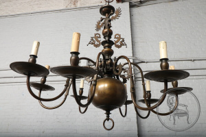 картинка Антикварная люстра в фламандском стиле салоне старинных вещей "Шебби" являющийся официальным дистрибьютором в России и Беларуси