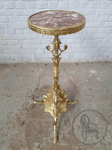 картинка Антикварный столик из бронзы и мрамора салоне старинных вещей "Шебби" являющийся официальным дистрибьютором в России и Беларуси