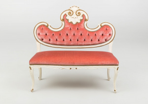 картинка Антикварная скамья салоне старинных вещей "Шебби" являющийся официальным дистрибьютором в России и Беларуси