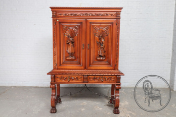 Старинный ореховый комод в испанском стиле с коваными элементами код. BE107591