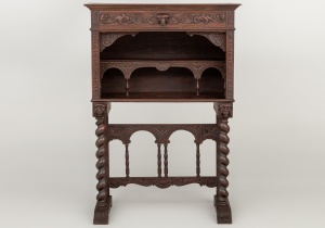 картинка Антикварный поставец с ажурной резьбой салоне старинных вещей "Шебби" являющийся официальным дистрибьютором в России и Беларуси