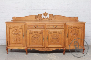 картинка Антикварный комод салоне старинных вещей "Шебби" являющийся официальным дистрибьютором в России и Беларуси