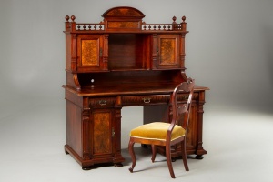 картинка Антикварное ореховое бюро со стулом салоне старинных вещей "Шебби" являющийся официальным дистрибьютором в России и Беларуси