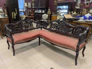 Старинная угловая софа с красной обивкой код.&nbsp;FN86