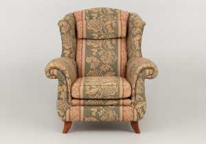 картинка Старинное кресло салоне старинных вещей "Шебби" являющийся официальным дистрибьютором в России и Беларуси