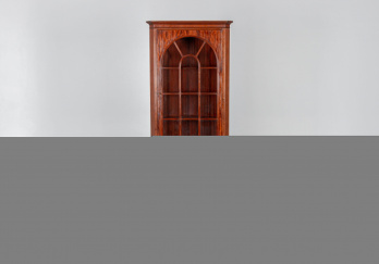 Старинный угловой посудный шкаф код. RM36884