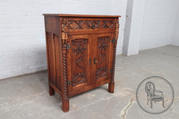 Антикварный комод в готическом стиле с коваными элементами код. BE3259361