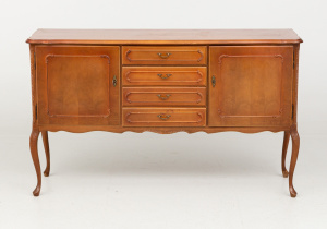 картинка Старинный комод салоне старинных вещей "Шебби" являющийся официальным дистрибьютором в России и Беларуси