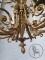 Антикварная люстра, декорированная бронзовыми цветами и бусами код. BE4097526 фото 4