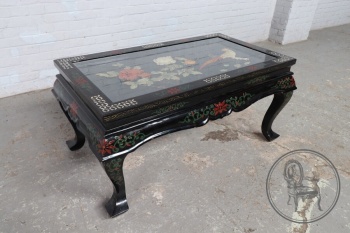 Старинный кофейный столик в восточном стиле с инкрустацией и фигурными опорами код. BE4096955