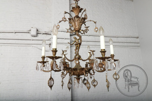 картинка Старинная люстра из бронзы с фигуркой балерины и хрустальными подвесками салоне старинных вещей "Шебби" являющийся официальным дистрибьютором в России и Беларуси