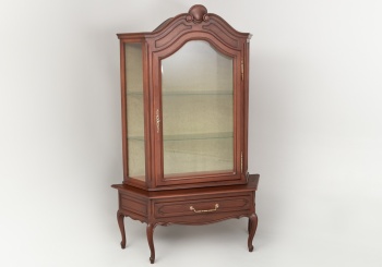 Старинная витрина в стиле рококо из красного дерева код. RM4099691