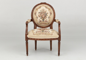 картинка Старинное кресло салоне старинных вещей "Шебби" являющийся официальным дистрибьютором в России и Беларуси