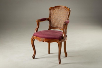 Старинное кресло со спинкой из ротанга код. RM4101613