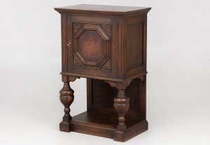 картинка Старинный комод с колоннами и открытым нижним ярусом салоне старинных вещей "Шебби" являющийся официальным дистрибьютором в России и Беларуси