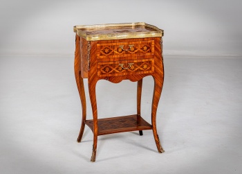 Антикварный комод с ажурным латунным бортиком (галереей) код.&nbsp;RM4165971