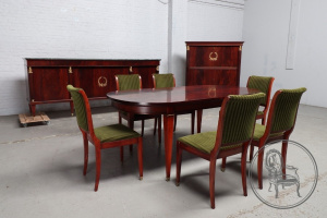 картинка Старинный столовый гарнитур салоне старинных вещей "Шебби" являющийся официальным дистрибьютором в России и Беларуси