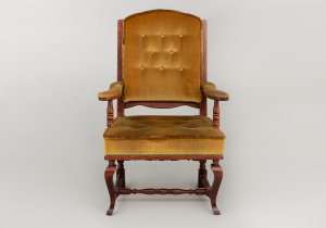 картинка Старинное кресло салоне старинных вещей "Шебби" являющийся официальным дистрибьютором в России и Беларуси