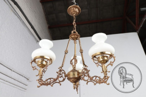 картинка Антикварная люстра салоне старинных вещей "Шебби" являющийся официальным дистрибьютором в России и Беларуси