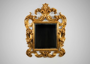 картинка Антикварное настенное деревянное зеркало в стиле барокко салоне старинных вещей "Шебби" являющийся официальным дистрибьютором в России и Беларуси