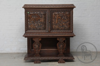 Антикварный дубовый комод с рельефной резьбой код. BE4097442