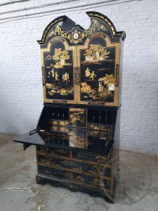 картинка Старинный секретер в восточном стиле с ручной тематической сюжетной росписью салоне старинных вещей "Шебби" являющийся официальным дистрибьютором в России и Беларуси