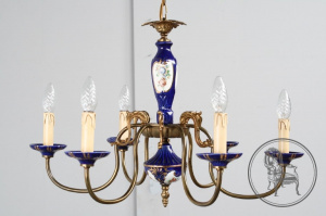 картинка Антикварная люстра салоне старинных вещей "Шебби" являющийся официальным дистрибьютором в России и Беларуси