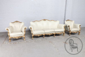 картинка Старинный комплект для гостиной из ореха с белой кожей салоне старинных вещей "Шебби" являющийся официальным дистрибьютором в России и Беларуси