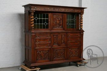 Антикварный шкаф из дуба с витражами и витыми колоннами код. BE5925