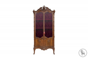 картинка Антикварная ореховая витрина с объемной резьбой салоне старинных вещей "Шебби" являющийся официальным дистрибьютором в России и Беларуси