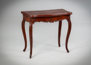 Старинный игровой столик из красного дерева код. RM4155375