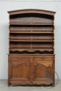 картинка Антикварный посудный шкаф салоне старинных вещей "Шебби" являющийся официальным дистрибьютором в России и Беларуси