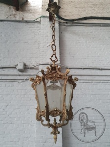 картинка Старинный бронзовый светильник-фонарь салоне старинных вещей "Шебби" являющийся официальным дистрибьютором в России и Беларуси