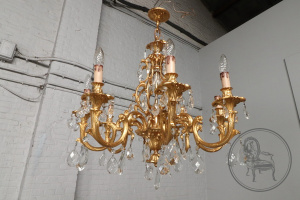 картинка Старинная бронзовая люстра с хрустальными подвесками салоне старинных вещей "Шебби" являющийся официальным дистрибьютором в России и Беларуси