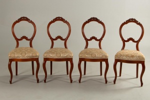 картинка Старинный комплект стульев в стиле рококо (4 шт.) салоне старинных вещей "Шебби" являющийся официальным дистрибьютором в России и Беларуси