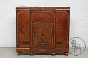 картинка Антикварный шкаф в стиле арт-деко из красного дерева с инкрустацией салоне старинных вещей "Шебби" являющийся официальным дистрибьютором в России и Беларуси